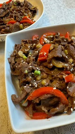 15 min Hawaiian Beef Teriyaki!  🍱🥰🏝️
 
We survived the multi-115°F  🔥 days here in Vegas… and now that it’s back down to 103° 😂 we can function like normal people again! 😮‍💨🤣
 
Featuring my favorite protein hack... @justmeats.co ! This has to be my favorite flavor by far!!! Soooo yummy 😋❤️
 
Save $35 when you use promo code CSAKURAI35OFF at justmeats.com 
 
💕 follow @thegirlplusfood
 
 
#girlplusfood #recipe #justmeats #justmeatsco #mealdelivery #mealdeliveryservice #mealprepmadeeasy #easymealprep #meatdelivery  #beefteriyaki #mealsubscription #subscriptionservice